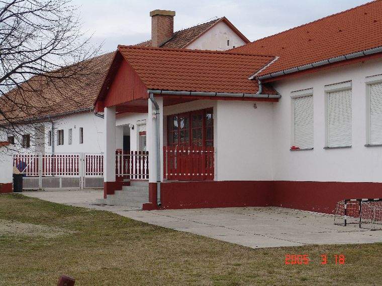 Ide kattintva a nagyobb felbont�s�, nyomtat�sra alkalmasabb k�p ir�nti ig�nyed jelezheted a k�p tulajdonos�nak! polgarmester@davod.hu: 11