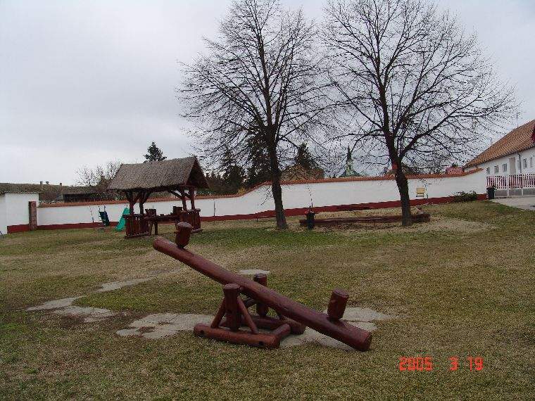 Ide kattintva a nagyobb felbont�s�, nyomtat�sra alkalmasabb k�p ir�nti ig�nyed jelezheted a k�p tulajdonos�nak! polgarmester@davod.hu: 15