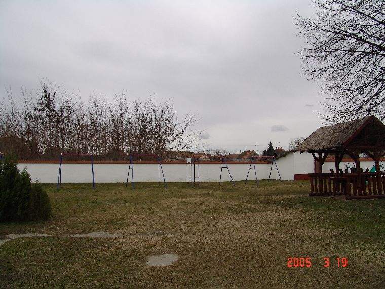 Ide kattintva a nagyobb felbont�s�, nyomtat�sra alkalmasabb k�p ir�nti ig�nyed jelezheted a k�p tulajdonos�nak! polgarmester@davod.hu: 17