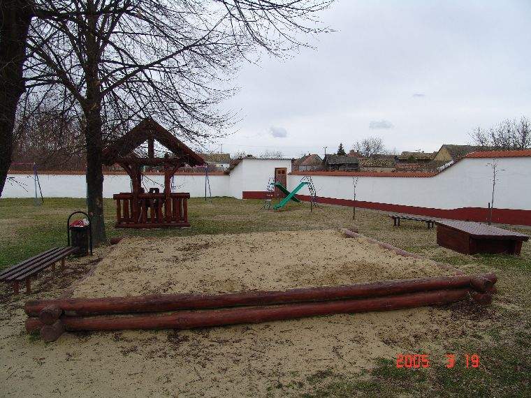 Ide kattintva a nagyobb felbont�s�, nyomtat�sra alkalmasabb k�p ir�nti ig�nyed jelezheted a k�p tulajdonos�nak! polgarmester@davod.hu: 18