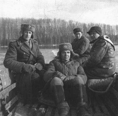 07:400x241=>640x627:pege_07